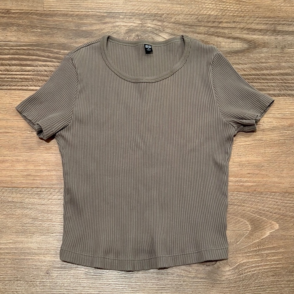 Uniqlo Cropped Rib Tshirt